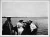 Император Николай II, Вел. кн. Олга, и Анна плывут на лодке