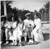 Фото на теннисном корте : Родионов, Вел.кн. Татьяна, Анастасия, Император Николай II и Ольга.