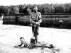 На берегу Днепра отец и сын, фото 1916 г.