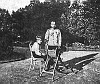 Осмотр с сыном, трофейного пулемёта, фото 1914 г.
