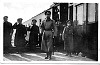 Алексей с отцом выходят из вагона императорского поезда, фото 1916 г.
